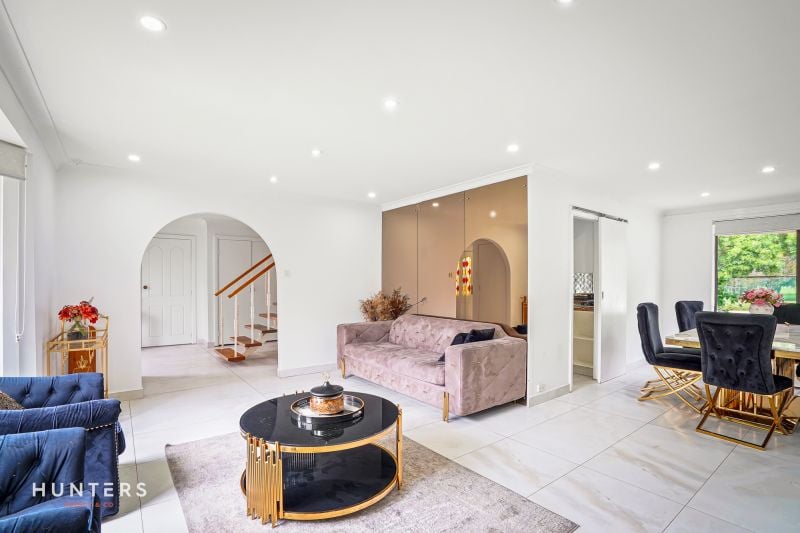 4 Elayne Place, Guildford