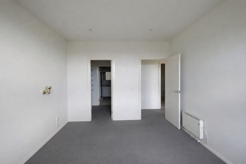 10/1 Conservatory Drive, Burwood - Thumbnail 8