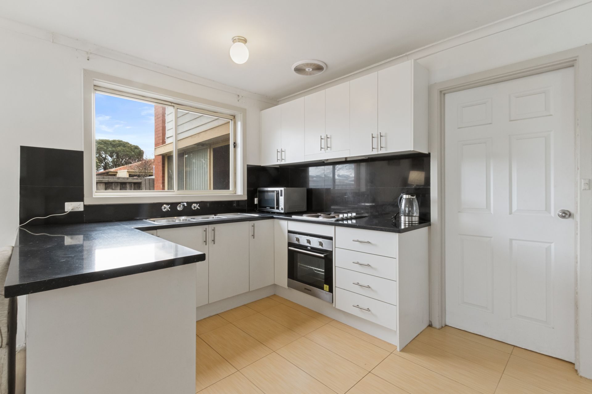 CONVENIENT UNIT LIVING