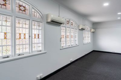 REFURBISHED OFFICE WITH CHARACTER FEATURES