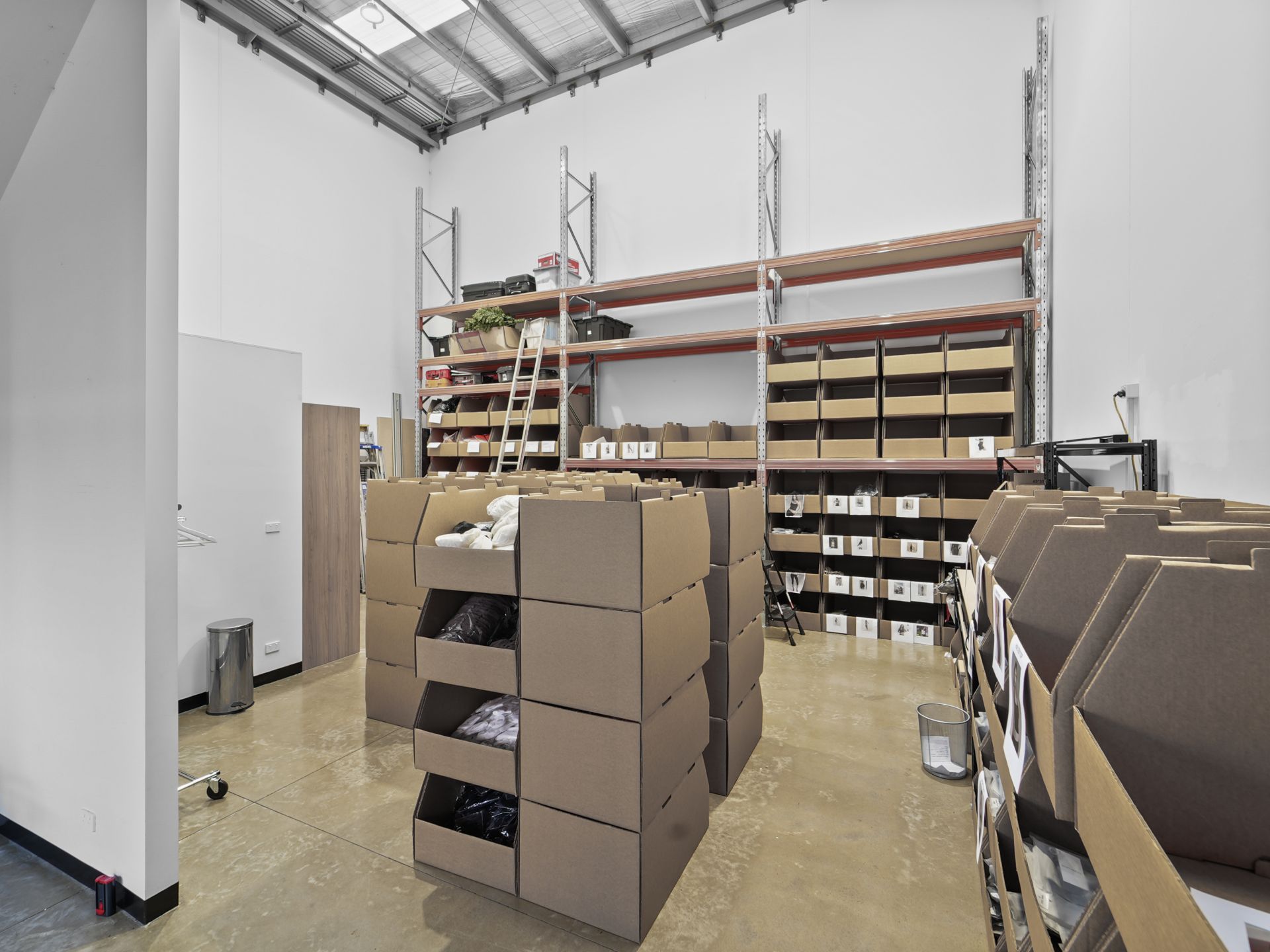 PREMIUM OFFICE / WAREHOUSE