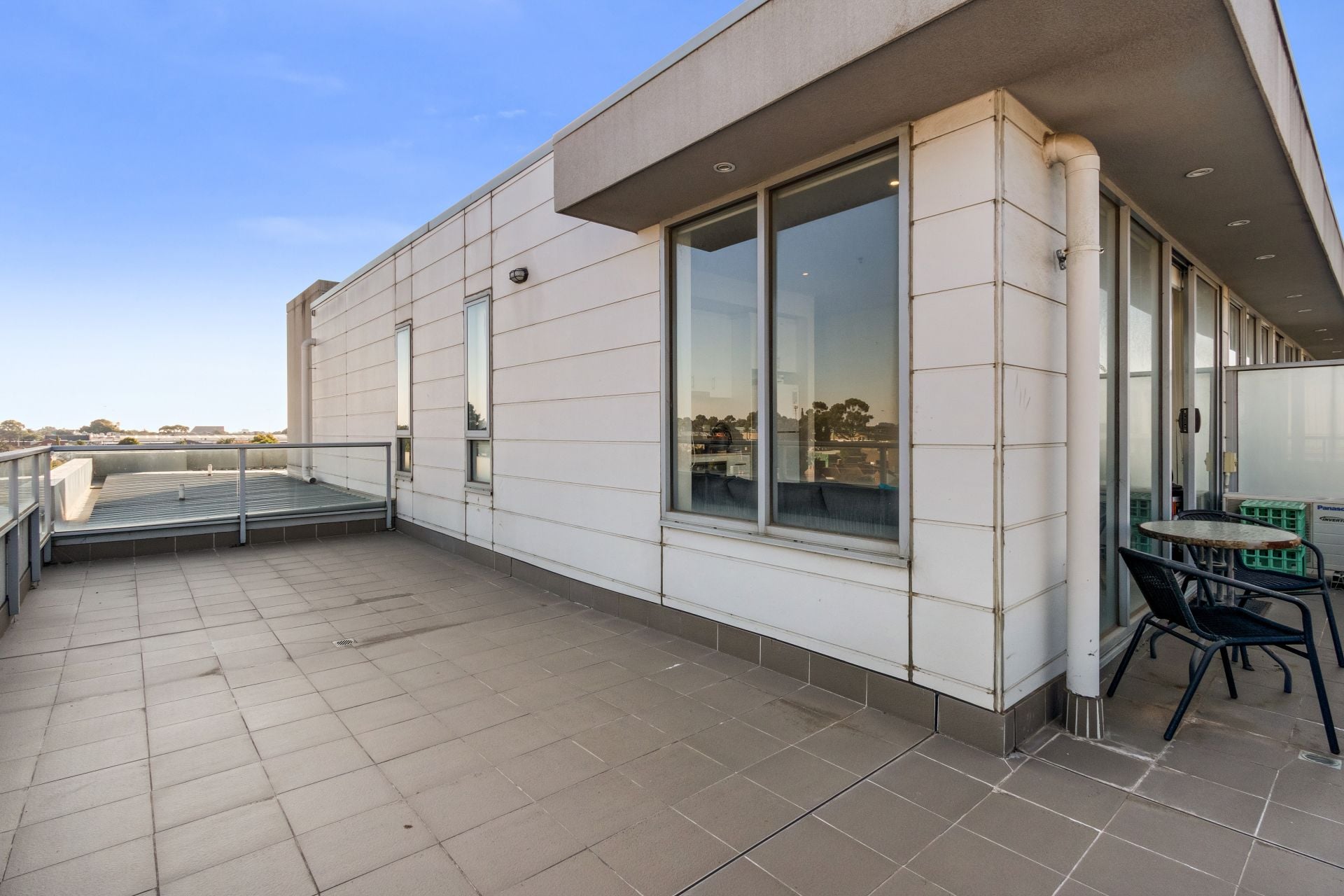 Stylish Top-Floor Apartment with Huge Wrap-Around Terrace
