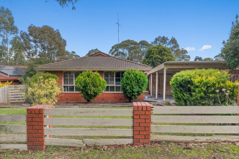 41 Warriparri Crescent, Greensborough