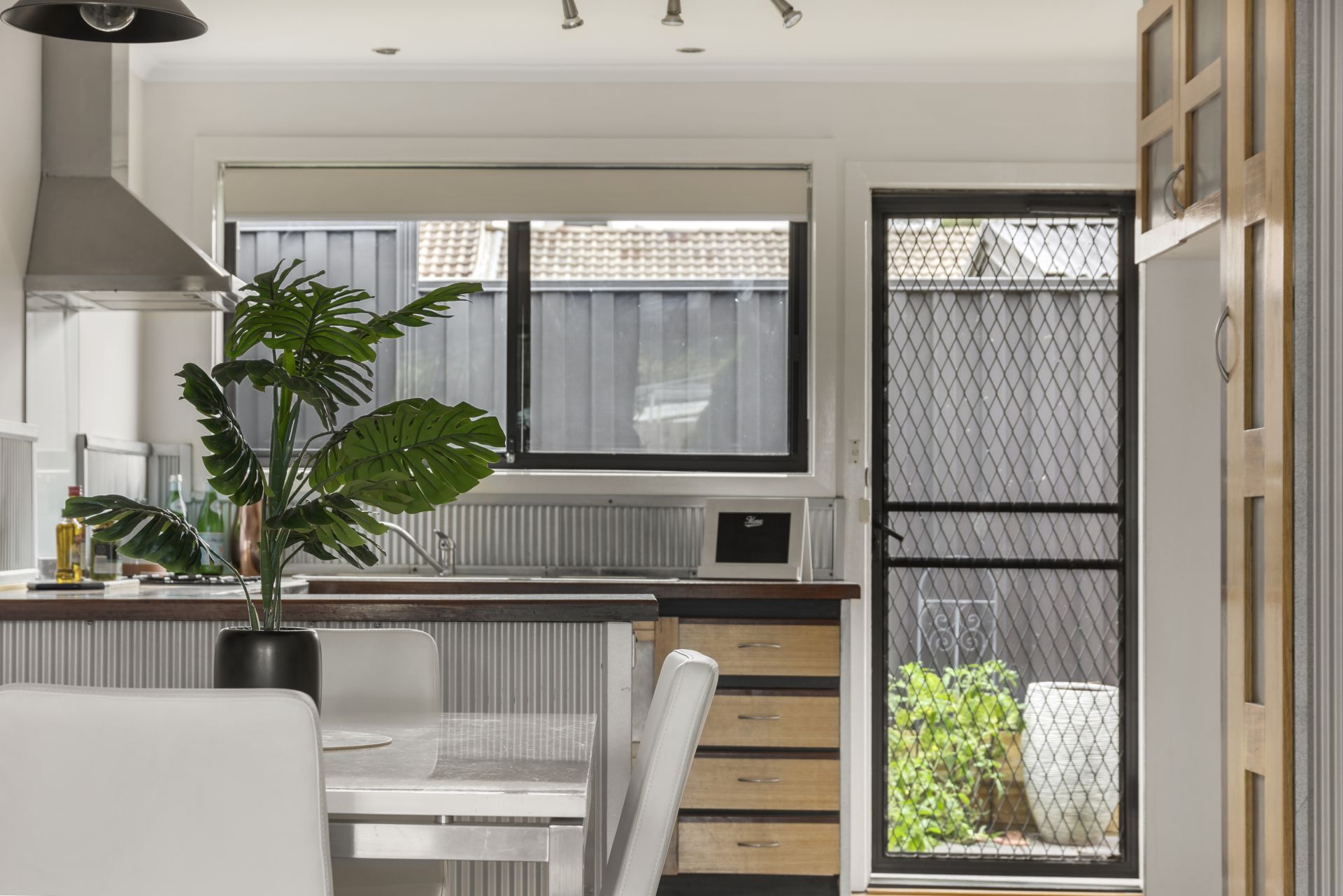 Stylish Living in Serene Location