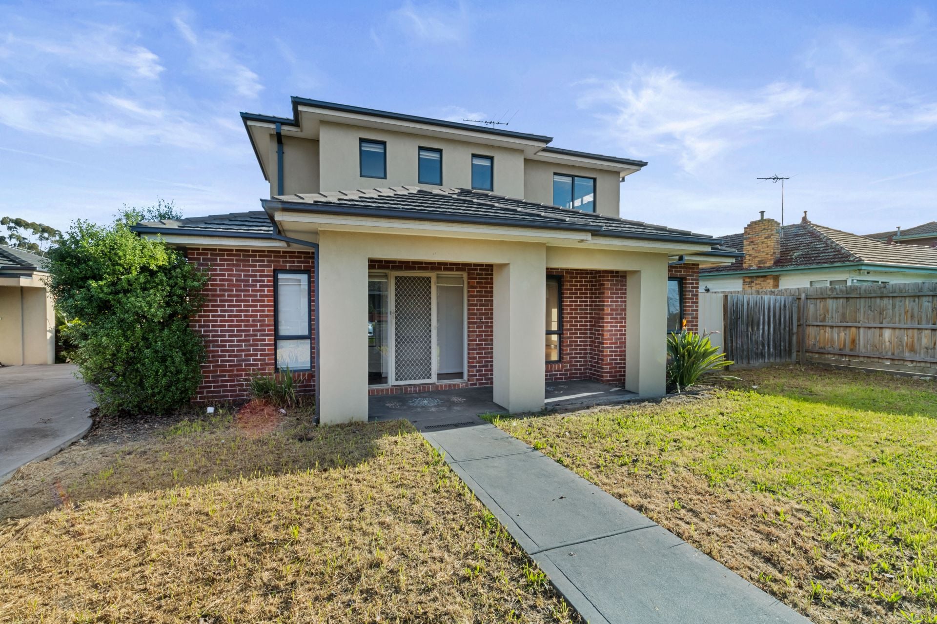 Stylish Townhouse Offering Convenience and Comfort