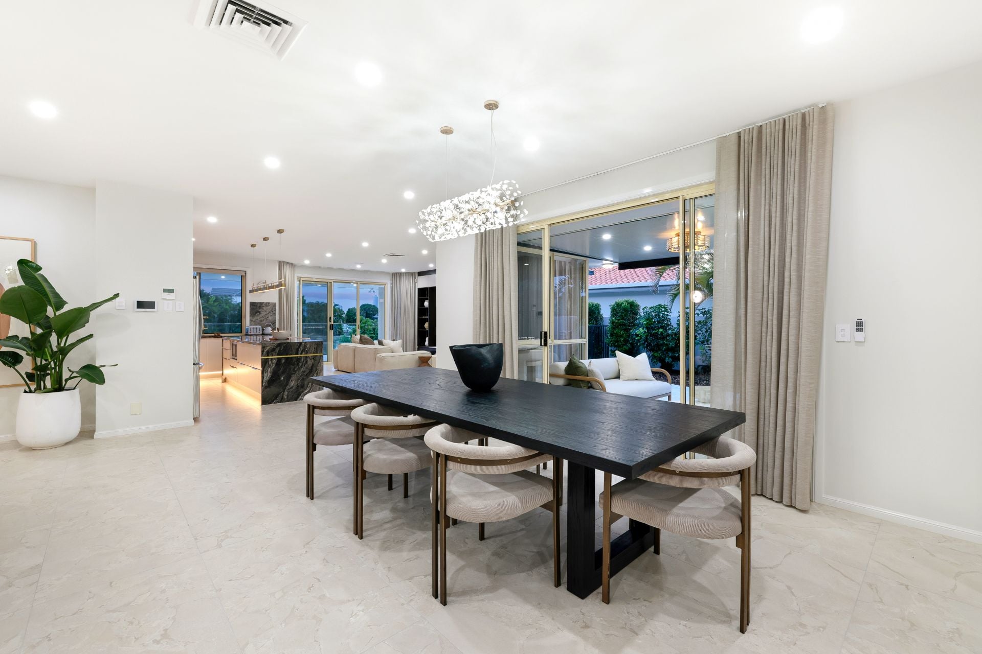 94 Edinburgh Road, Benowa Waters QLD 4217, Benowa - Thumbnail 7