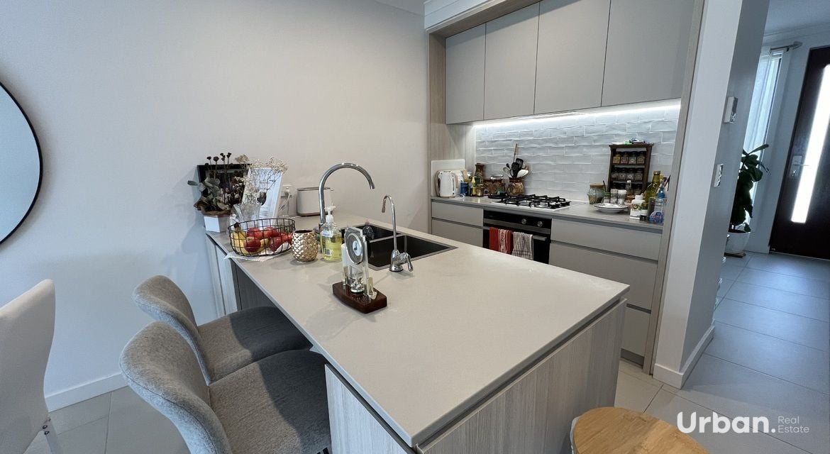 Denham Court 135 Passiflora Avenue