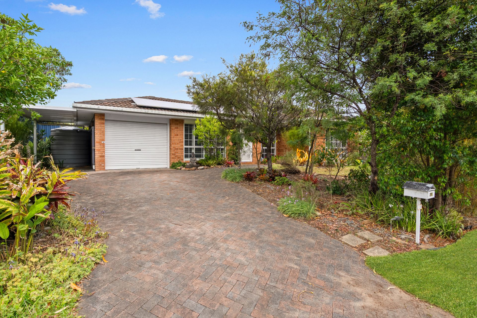 3 Bottlebrush Drive