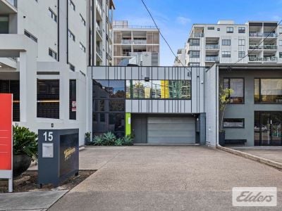 HIGH END OFFICE WITH 16 CAR PARKS!