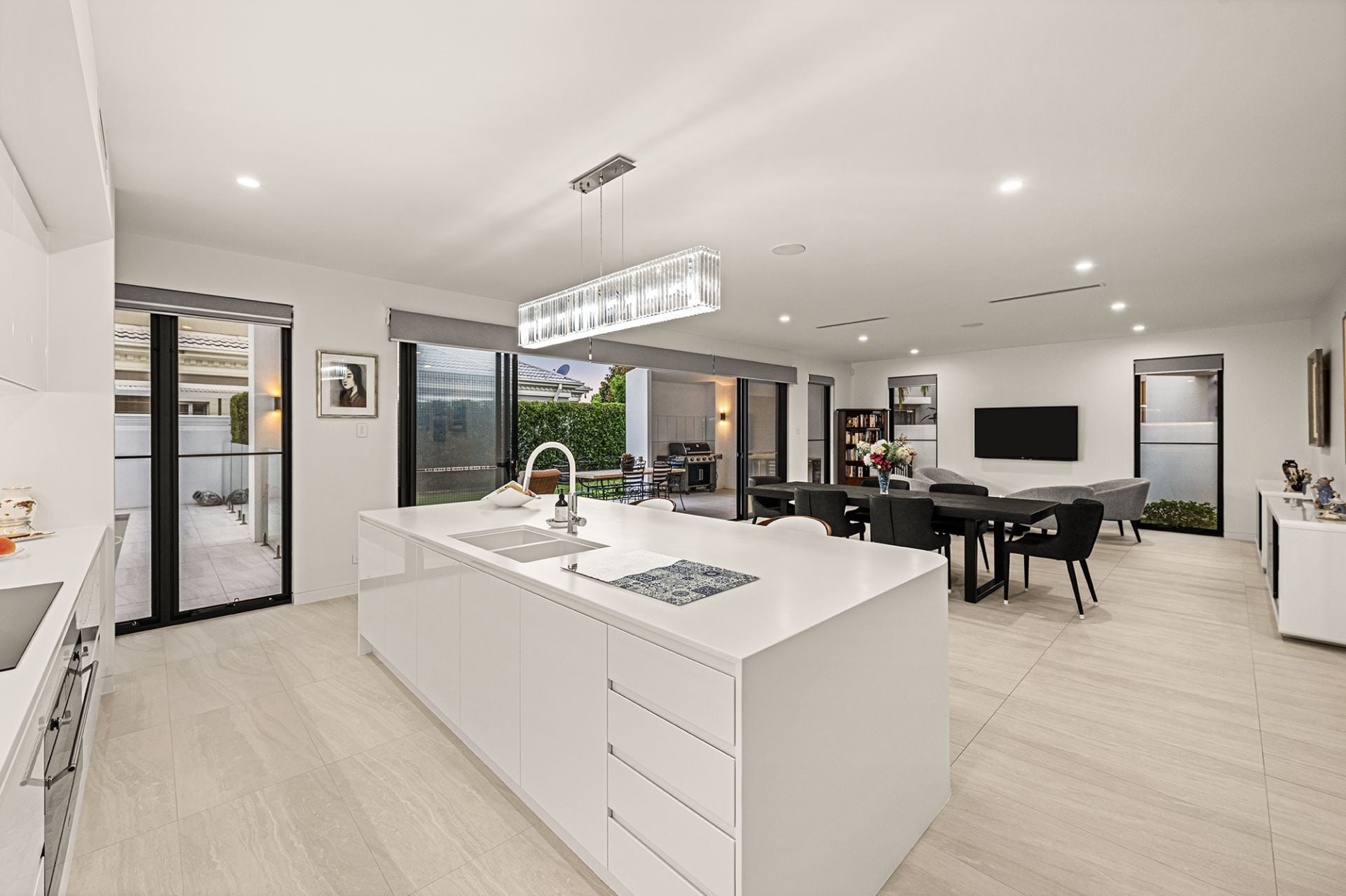 10 Queen Guineveres Place, Sovereign Islands QLD 4216, Sovereign Islands - Thumbnail 3