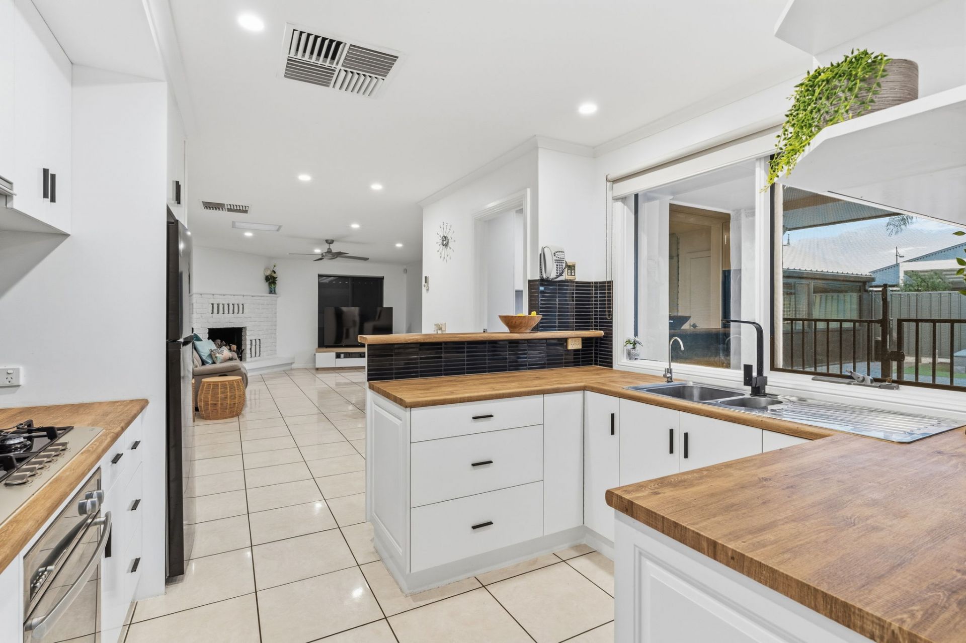 16 Carlson Drive, North Haven, North Haven - Thumbnail 8