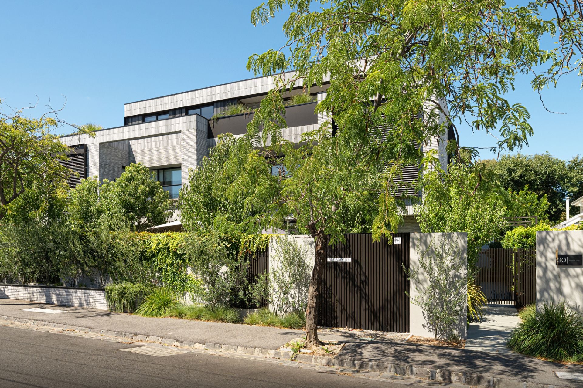 30 Rooding Street, Brighton, Brighton - Thumbnail 2