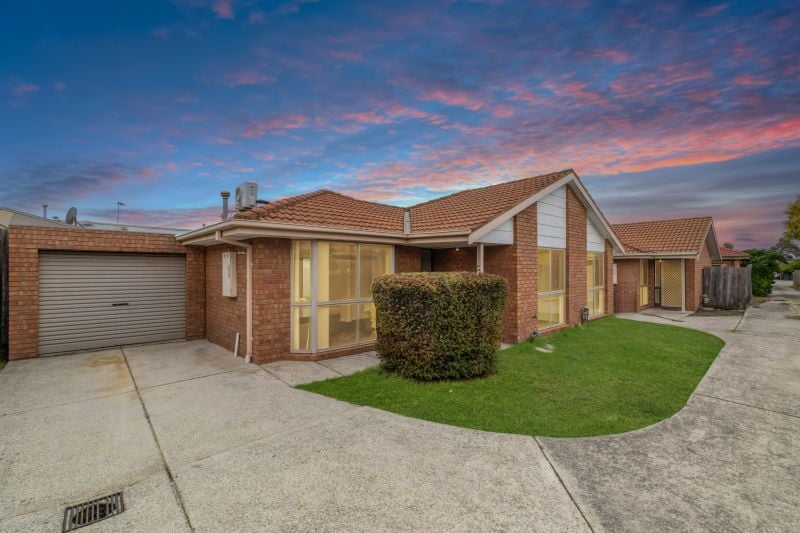 2/1 Alexander Avenue, Thomastown