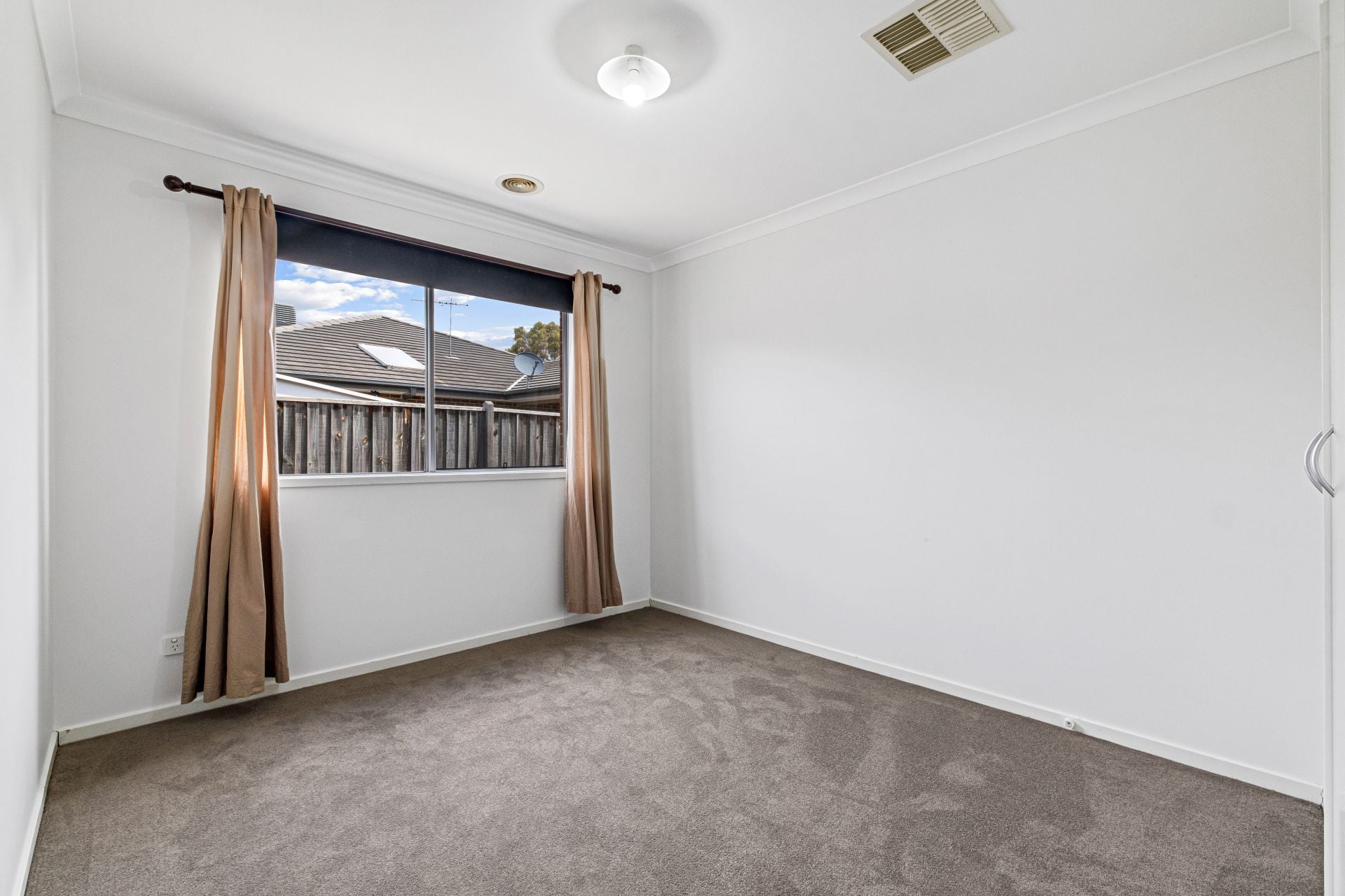 Exceptional Family Living in Prime Lalor Location