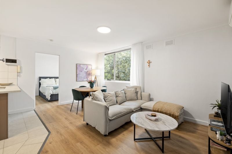 Charming Fully Furnished 1-Bedroom Apartment in Toorak