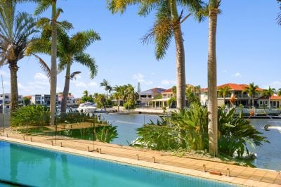 Prestigious Waterfront Entertainer