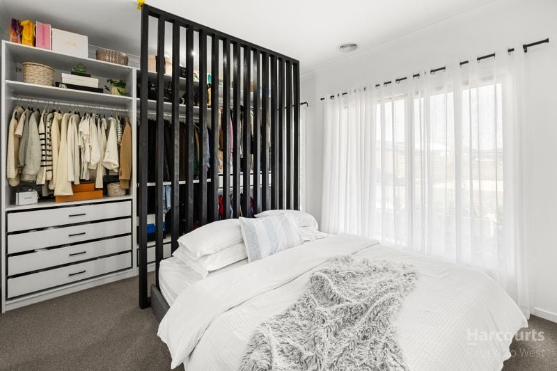 16 Dollarbird Drive, Deanside