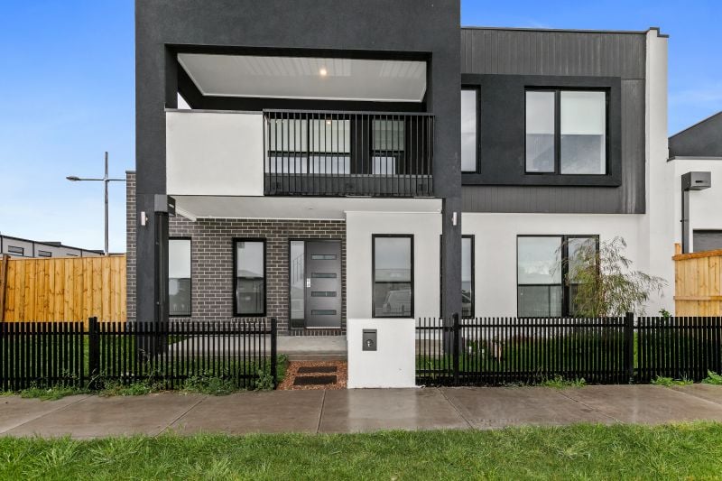 4 Lagi Entrance, Wollert