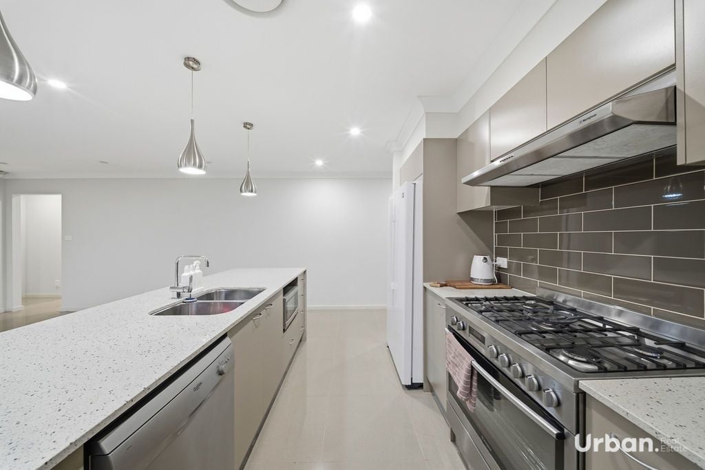 Oran Park 15 Matich Place