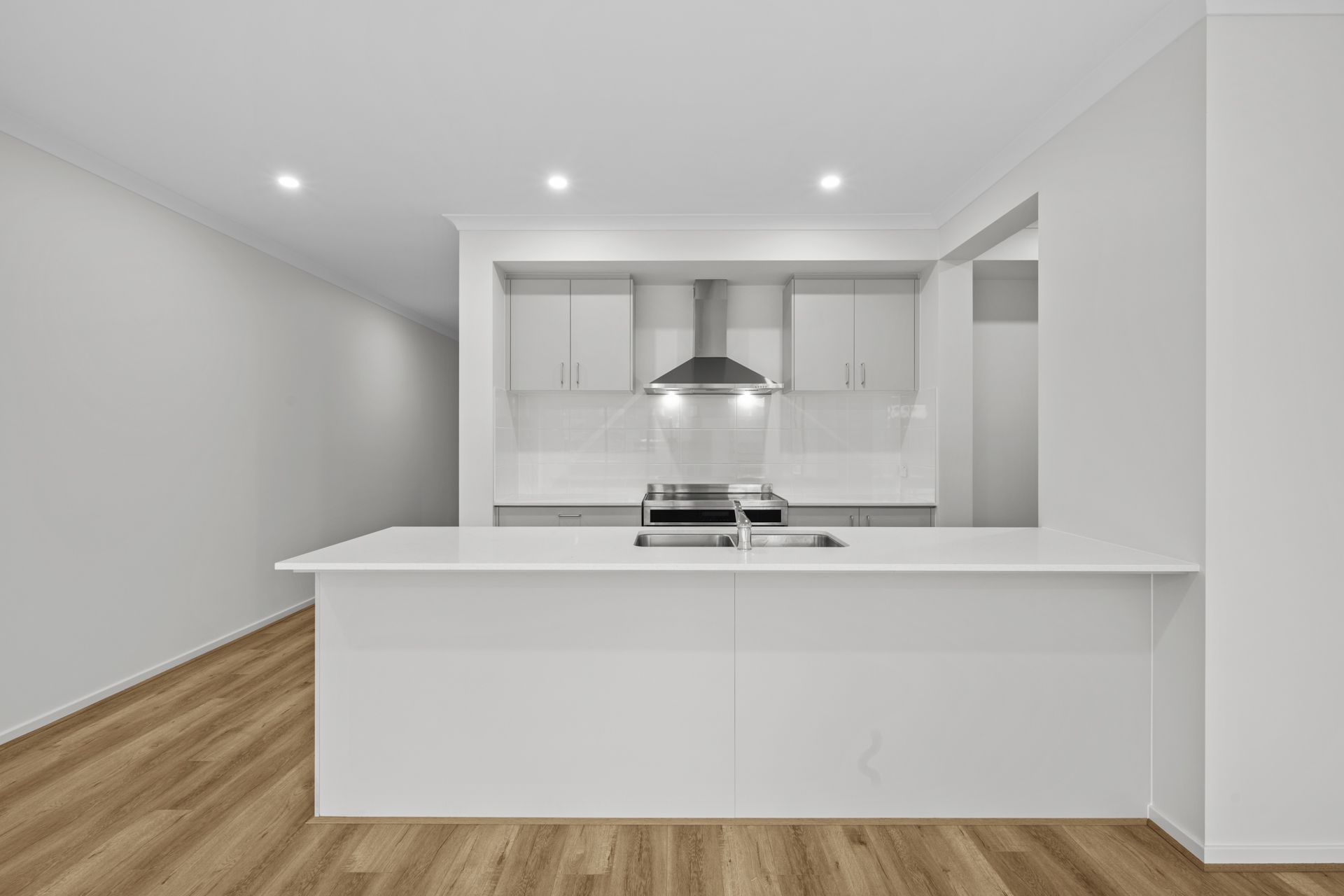 CONTEMPORARY COMFORT MEETS CONVENIENCE