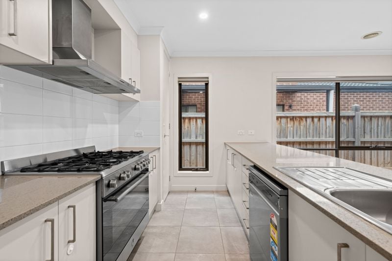 53 Solitude Crescent, Point Cook