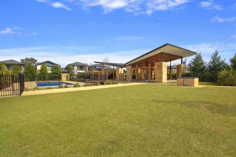 Beautiful Freshly Painted Family Home in a Great Estate