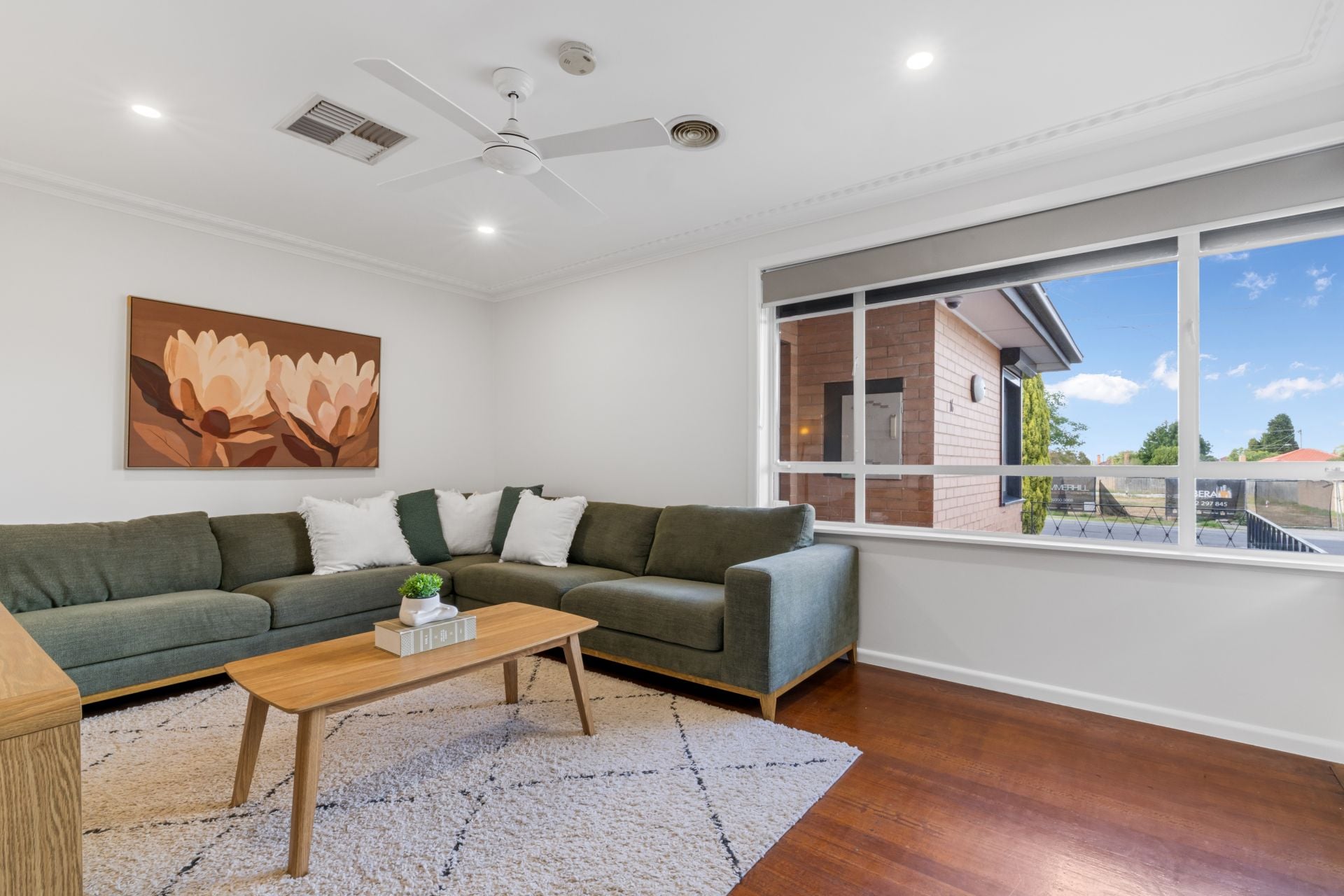Resort Oasis Living Just Five Minutes Walk To Lalor Shops