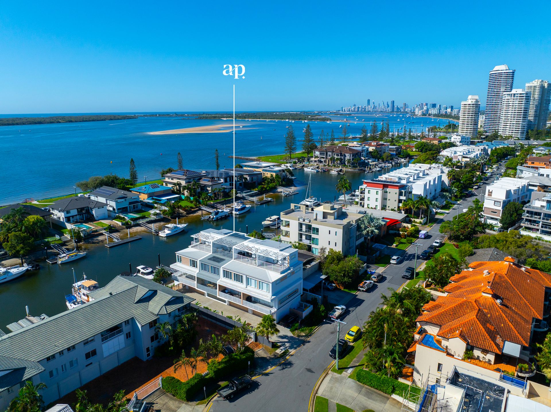 3/15 Canal Avenue, Runaway Bay - Thumbnail 3
