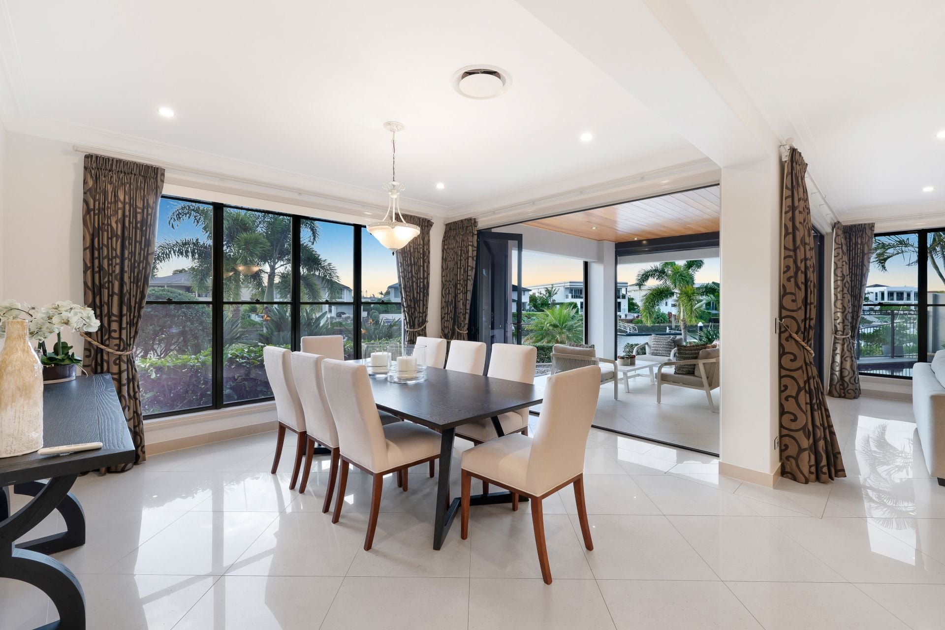 2204 Taromeo Court, Hope Island QLD 4212, Hope Island - Thumbnail 6
