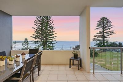Prestige Oceanfront Apartment With Iconic Town Beach Outlook