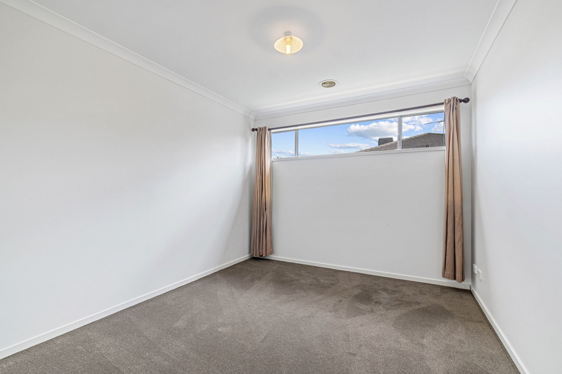Exceptional Family Living in Prime Lalor Location