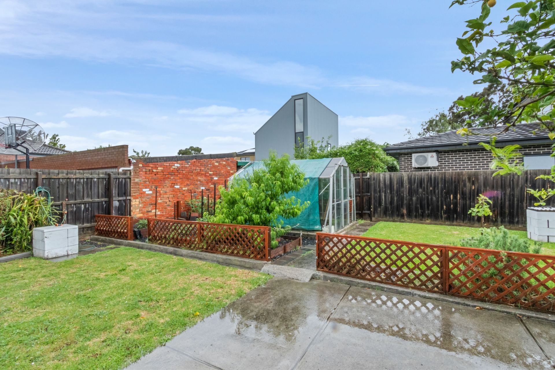 Charming Mid-Century Gem In Family-Friendly Thornbury