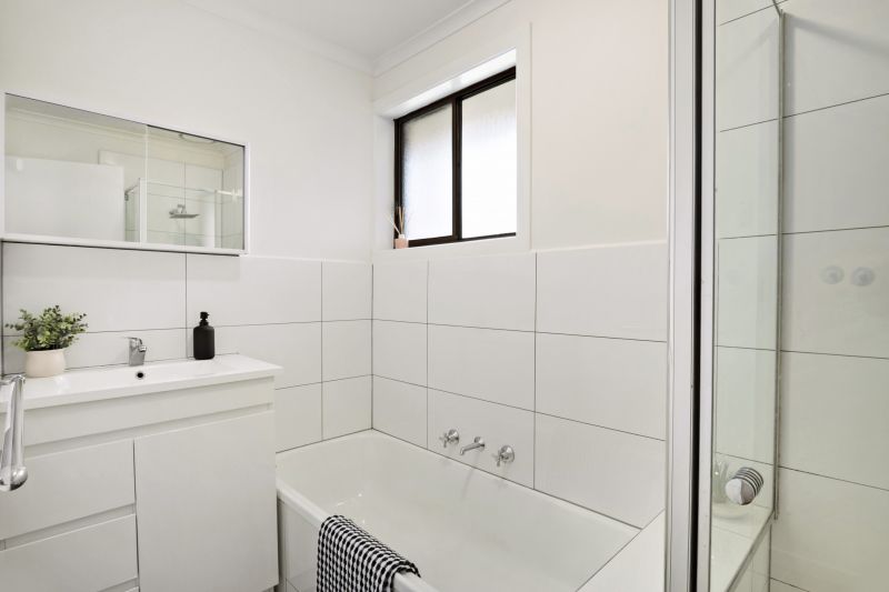 2/10 Goulburn Avenue, Reservoir
