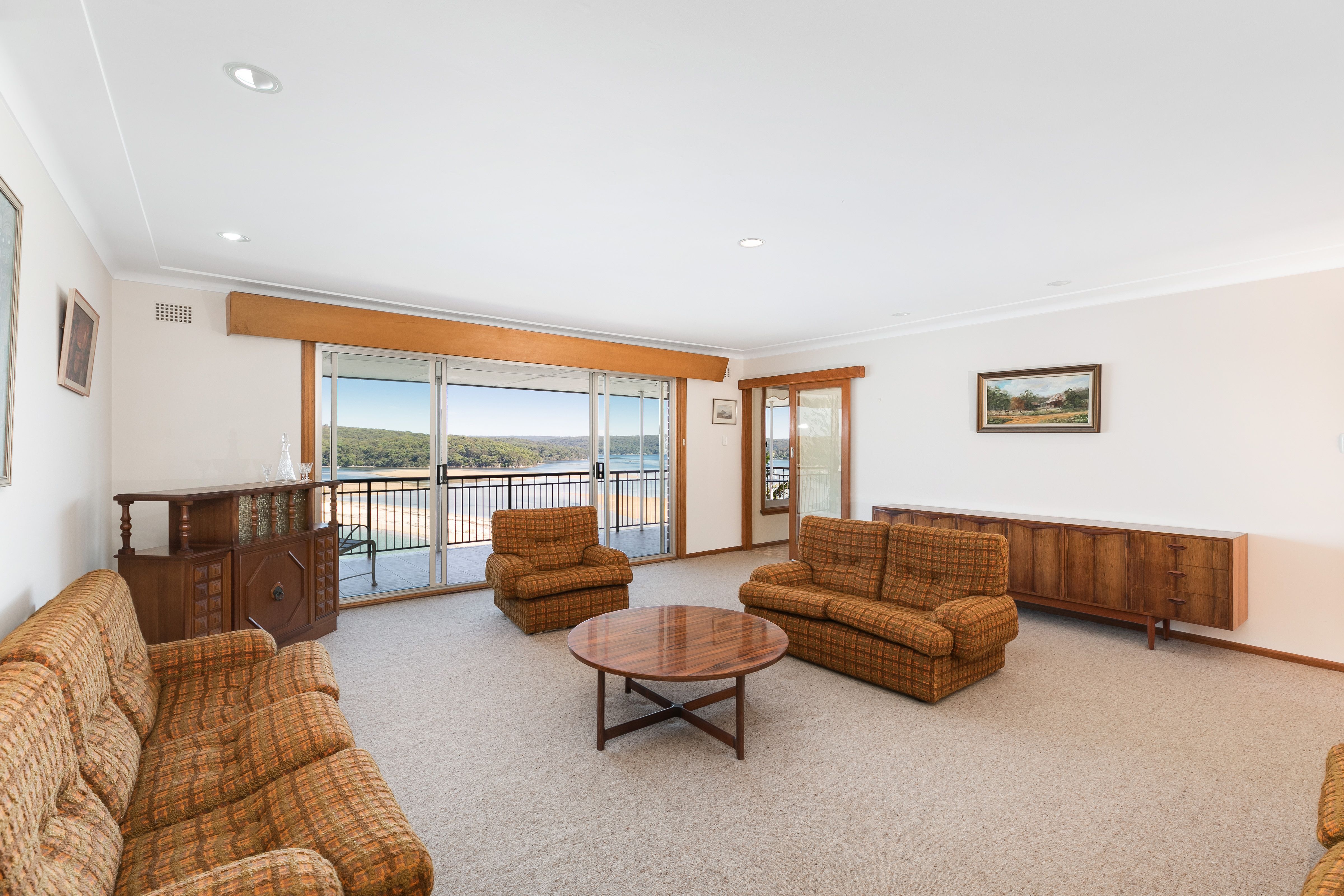 8 Loch Lomond Crescent BURRANEER 2230