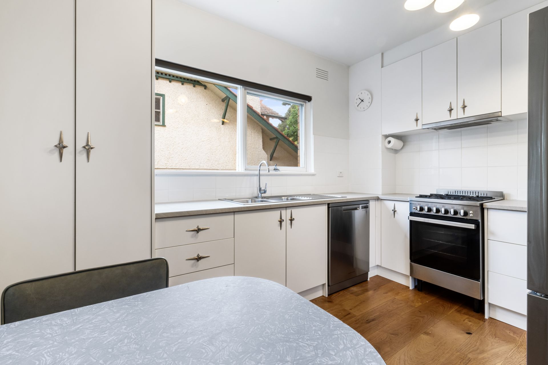 Contemporary Living in a Premium Ivanhoe Location
