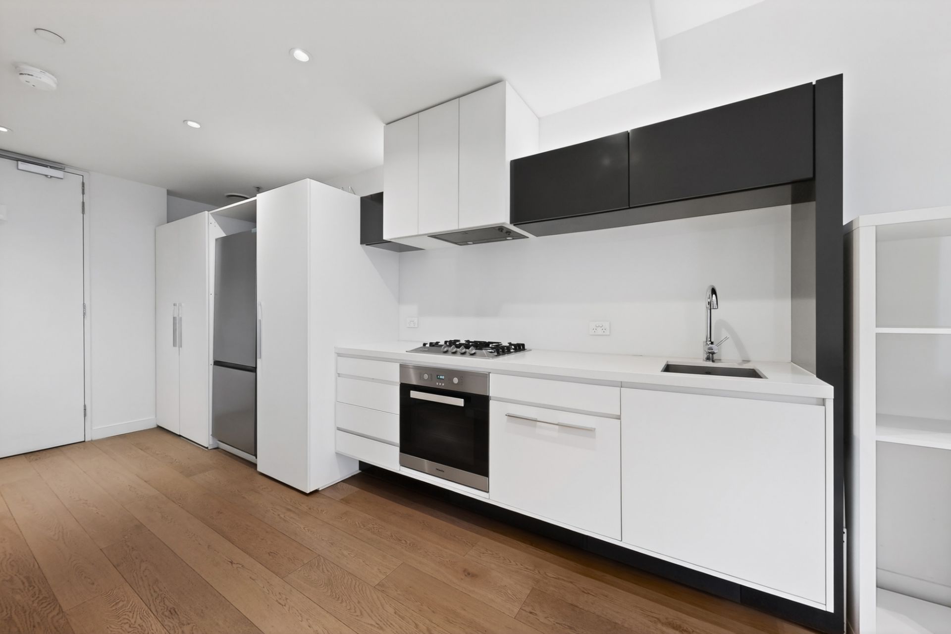 114/2 Hobson Street, South Yarra - Thumbnail 4