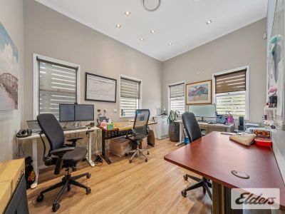 HIGH QUALITY OFFICE/MEDICAL WITH 10 CAR PARKS!