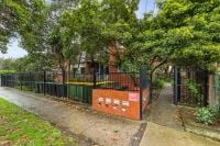 2/11 Christmas Street, Northcote