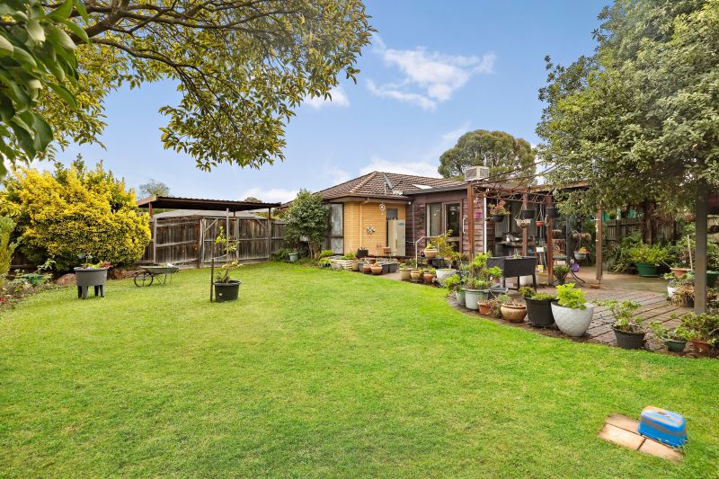 33 Hurlstone Crescent, Mill Park