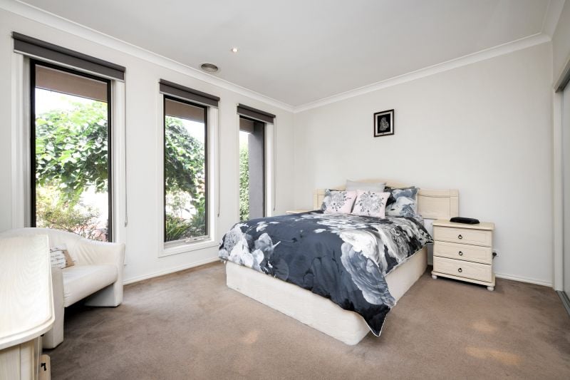 13 Jenolan Way, South Morang