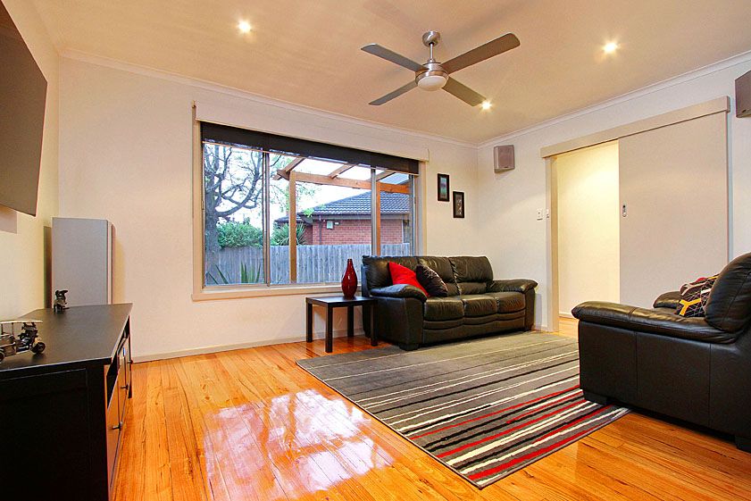 STYLISHLY HOME, CLOSE TO ALL AMENITIES
