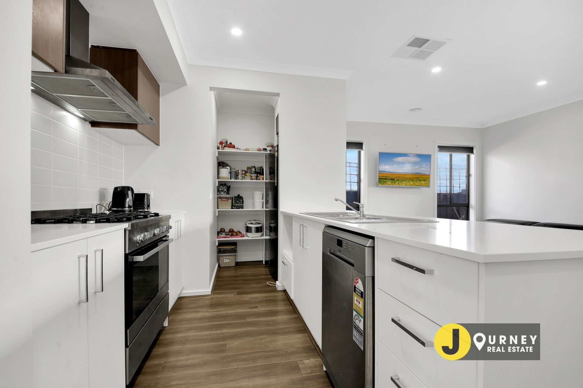 1 Glory Street, Clyde North VIC, Clyde North - Thumbnail 6