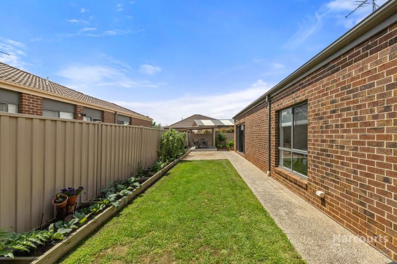 8 Mount Way, Caroline Springs