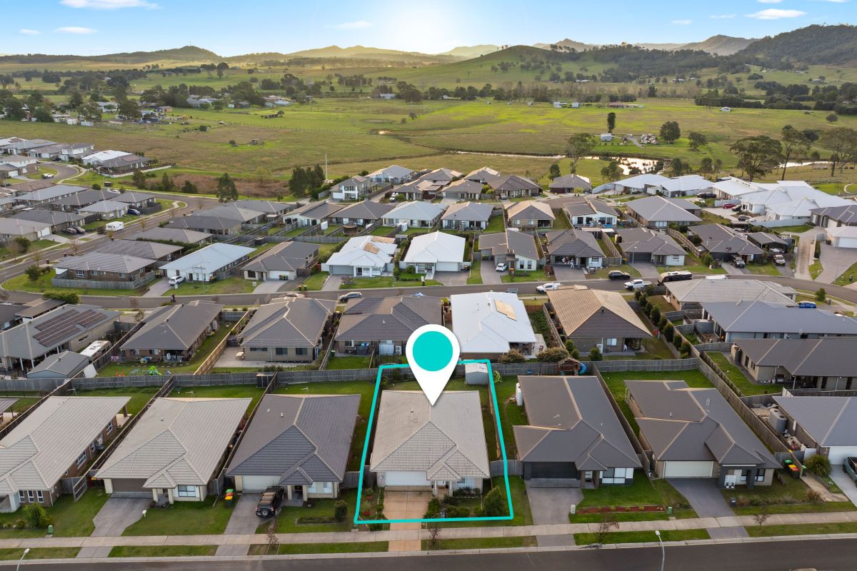 13 Plover Circuit, Aberglasslyn