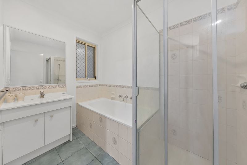 16 Sommeville Drive, Roxburgh Park