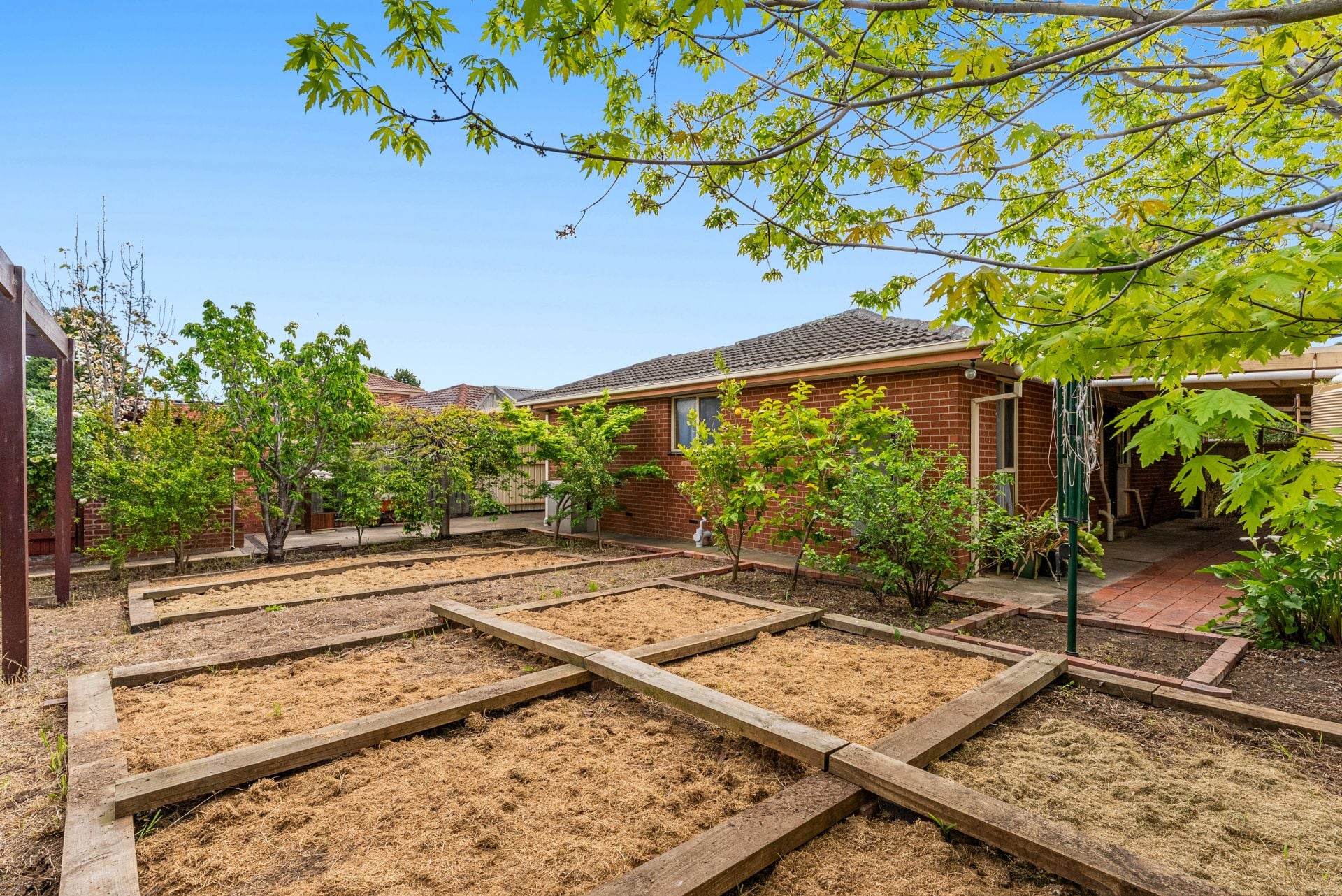 Comfortable, Convenient & Full of Potential in a Quiet Court