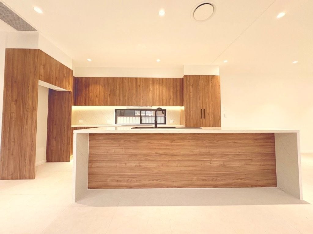 31 Cardigan Street, Auburn, Auburn - Thumbnail 3