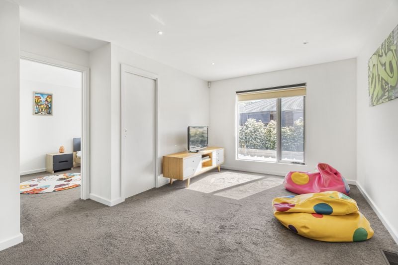 24 Clare Boulevard, Greenvale