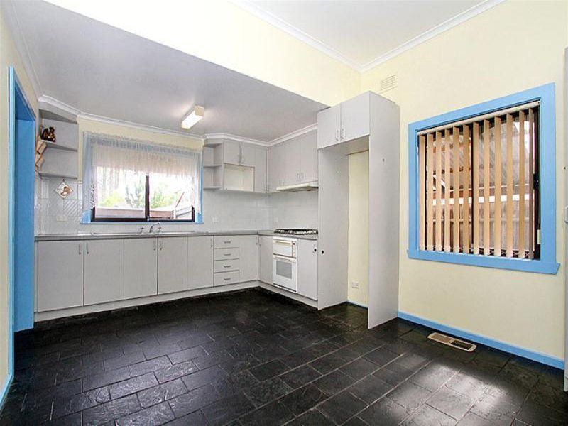 Cosy 3 Bedroom Home with Bungalow!