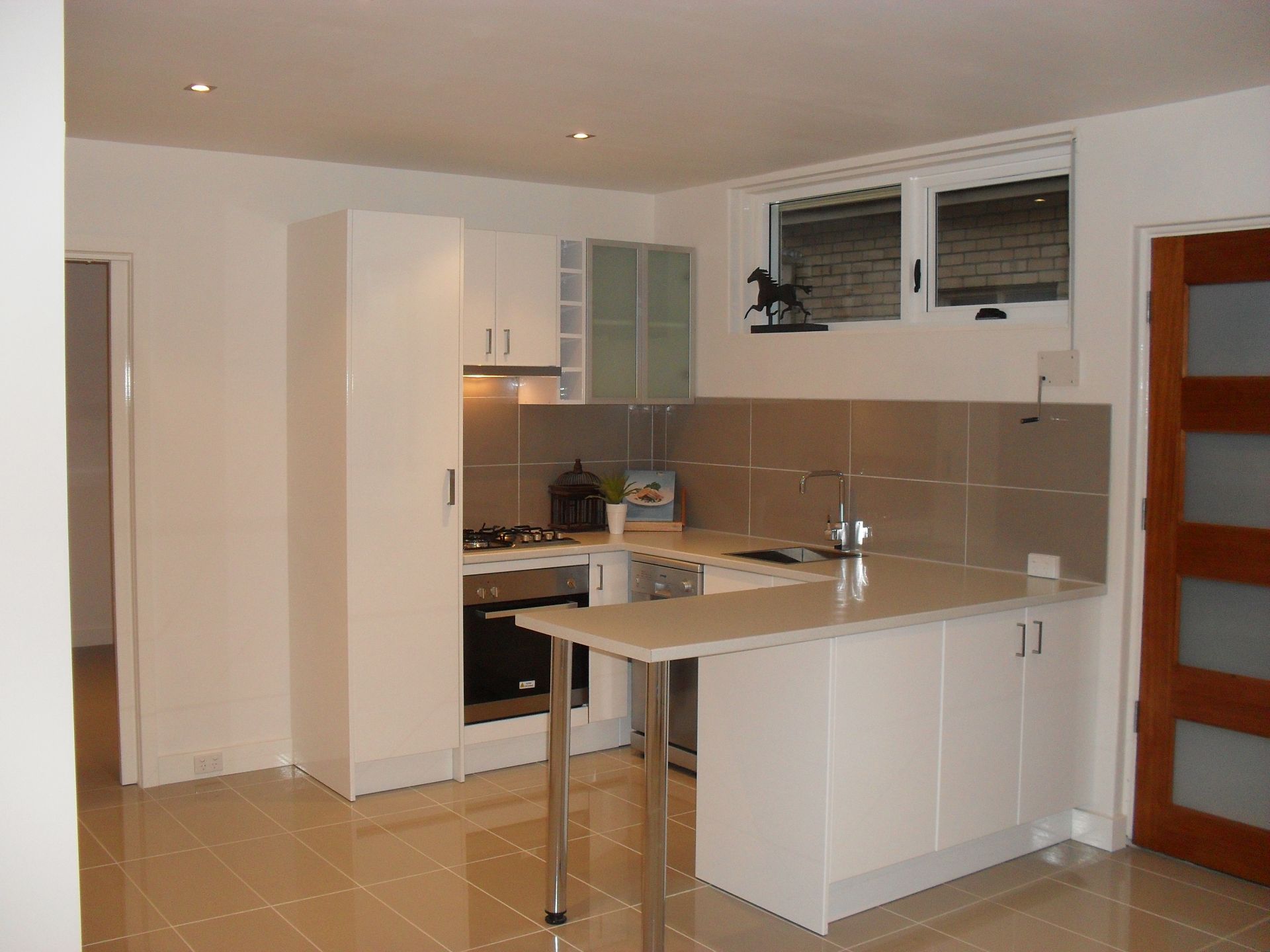 Stylish Renovated Unit in Prime Location – Walk to Northland!